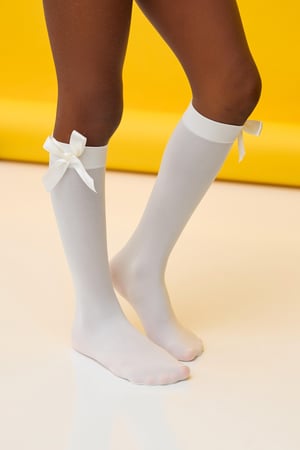 KIDS KNEE SOCKS WITH ACCESSORIES SOFT ECRU