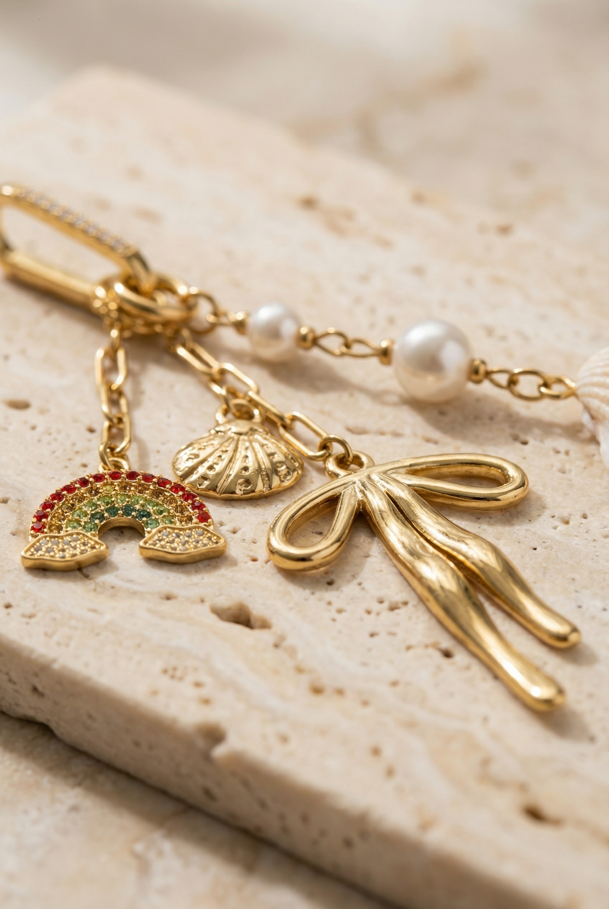 TAŞLI FIYONKLU CHARM GOLD